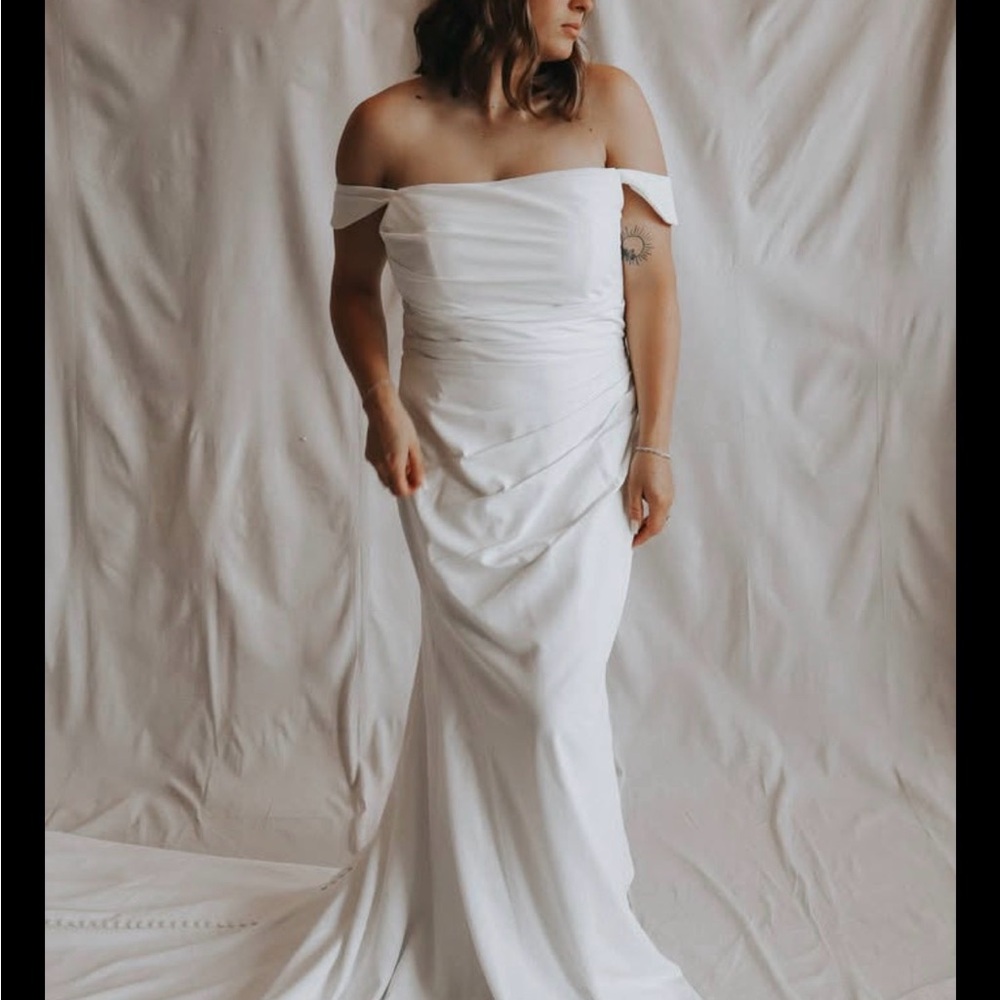 Elegant Off-Shoulder Wedding Dress